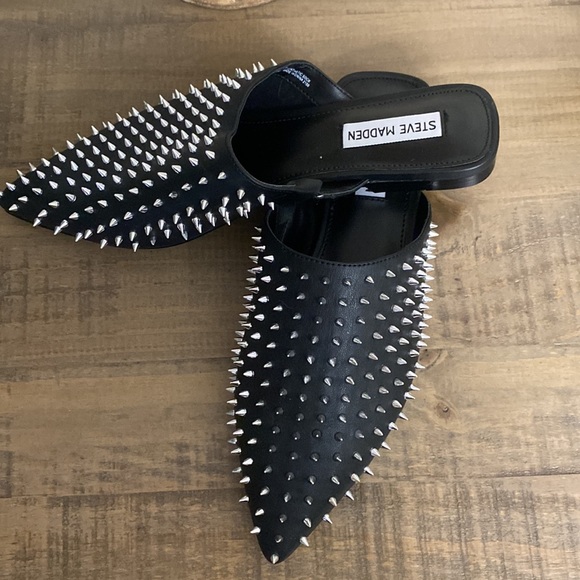 Steve Madden Spiked Pointed Toe Slide On Flats - Picture 2 of 6